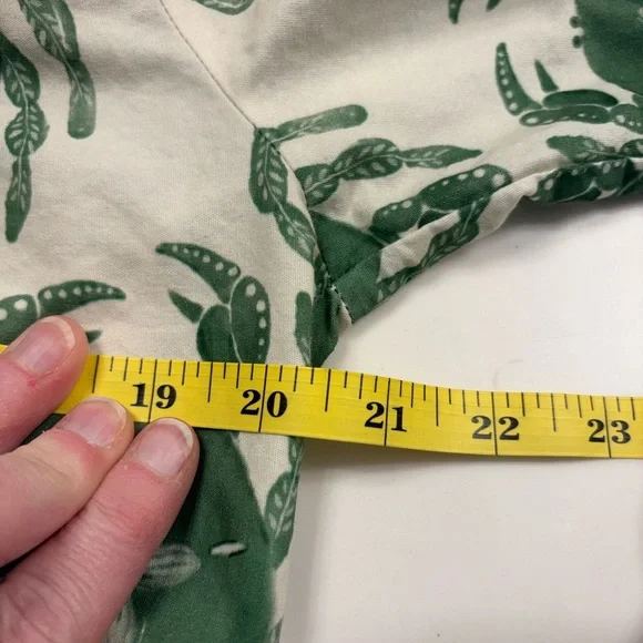 FARM Rio Green Crab Print Button-Up Shirt Size Medium LIKE NEW! Extremely RARE - Picture 9 of 10